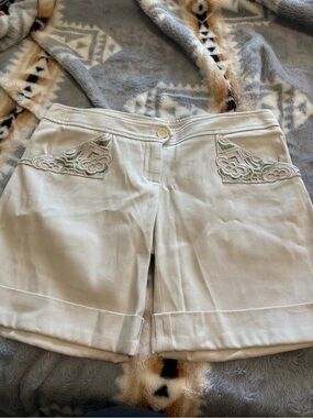 Patrizia Pepe Cream Shorts with Green Embroidered Pockets